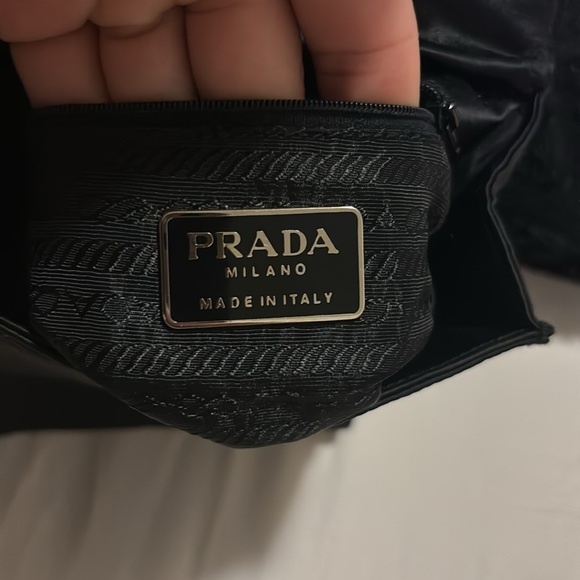 Vintage crossbody Prada bag - Picture 4 of 12